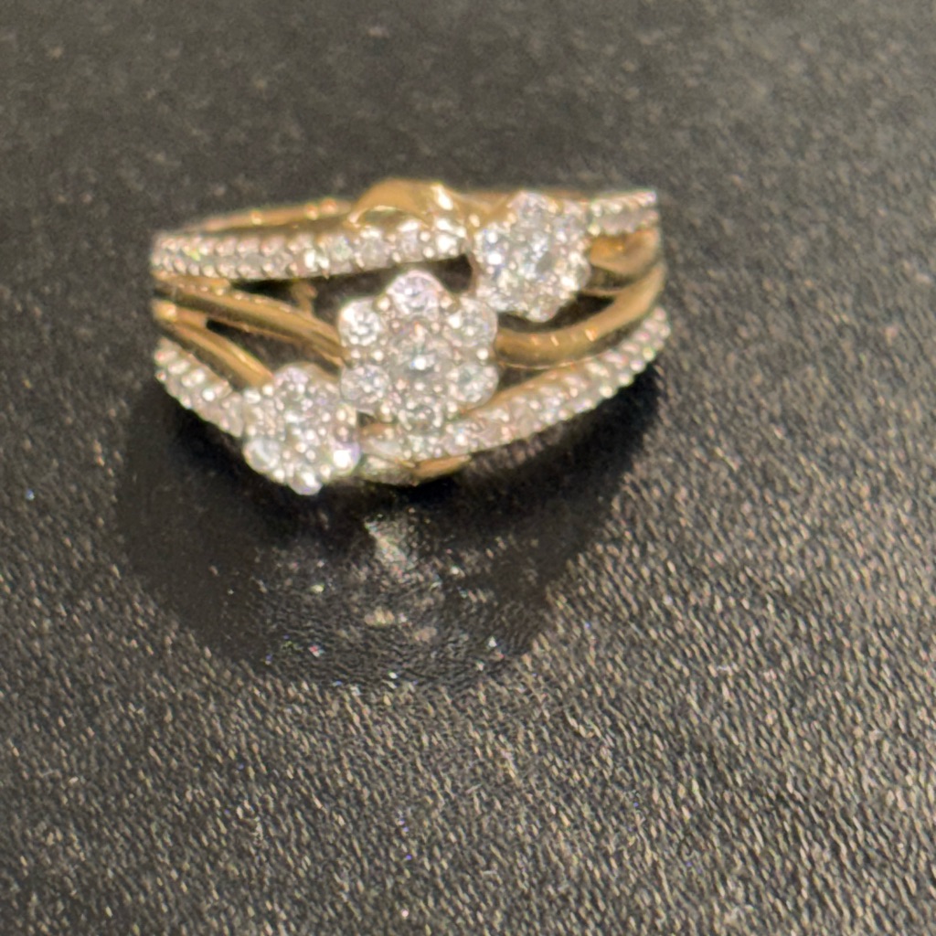 Elegant 10k Yellow Gold  Diamond Floral Ring